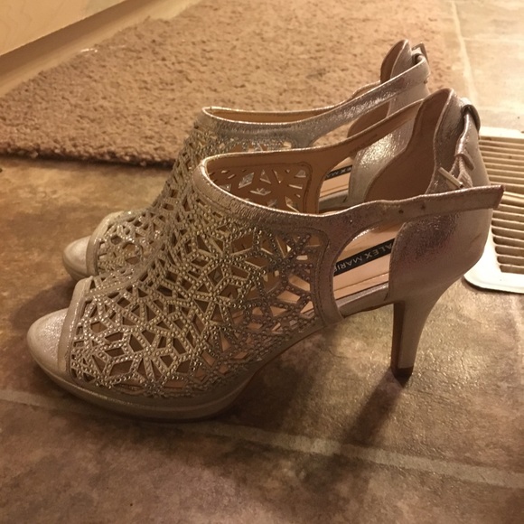 High Heels - Picture 1 of 4